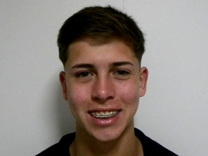 Frontal sonriendo