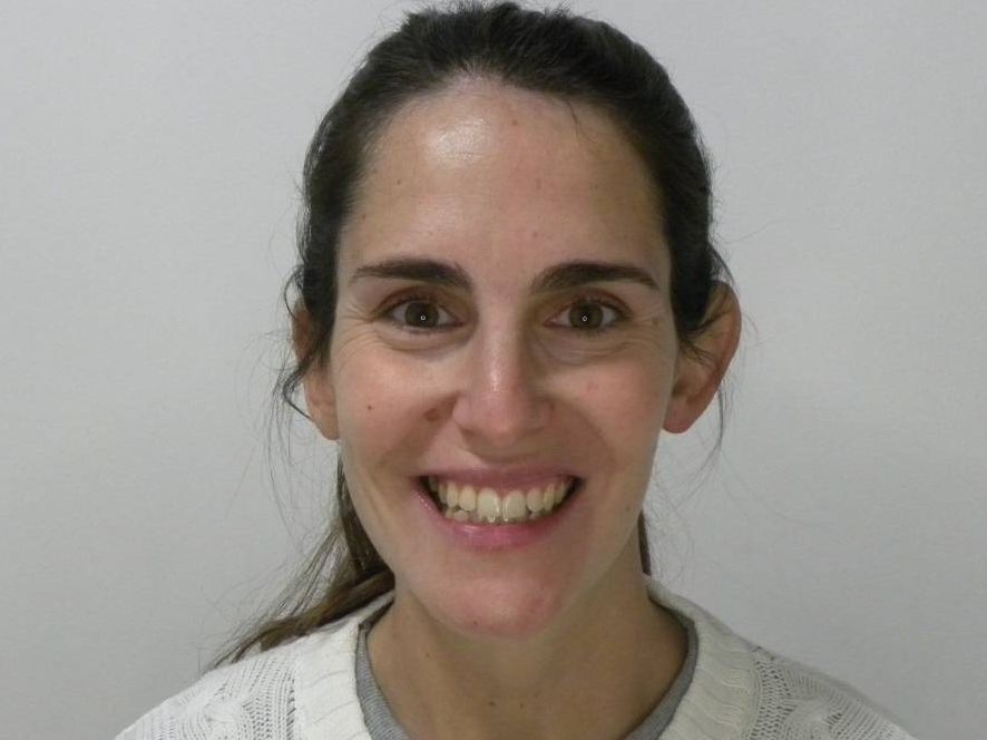 Frontal sonriendo