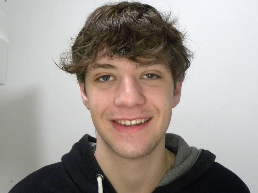 Frontal sonriendo