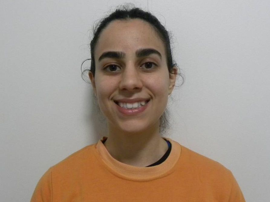 Frontal sonriendo